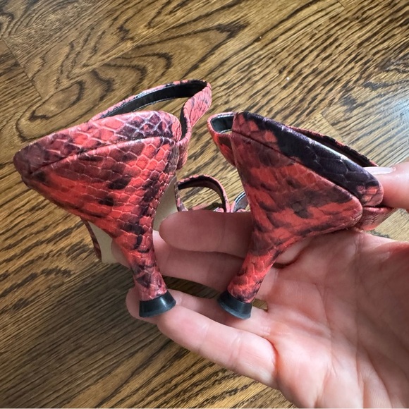 Marc Fisher Red Snake Print Kitten Heel Sandals Strappy Open Toe Shoes Size 9.5M - Picture 5 of 6